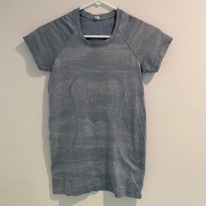 Lululemon swiftly tech light blue cloud top size 6